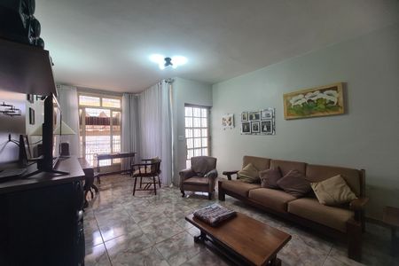 Casa à venda com 200m², 3 quartos e 2 vagas Casa à venda com 200m², 3 quartos e 2 vagasSala