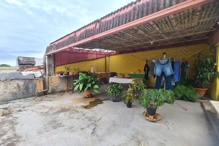 Casa à venda com 200m², 3 quartos e 2 vagas Casa à venda com 200m², 3 quartos e 2 vagasQuintal