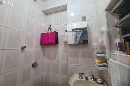 Casa à venda com 200m², 3 quartos e 2 vagas Casa à venda com 200m², 3 quartos e 2 vagasBanheiro 1