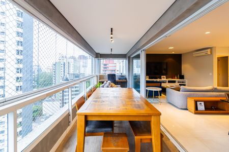 Apartamento à venda com 211m², 3 quartos e 4 vagasVaranda