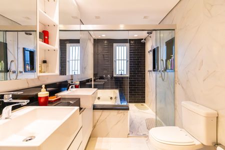 Apartamento à venda com 211m², 3 quartos e 4 vagasBanheiro da Suíte  1