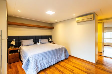 Apartamento à venda com 211m², 3 quartos e 4 vagasSuíte  1
