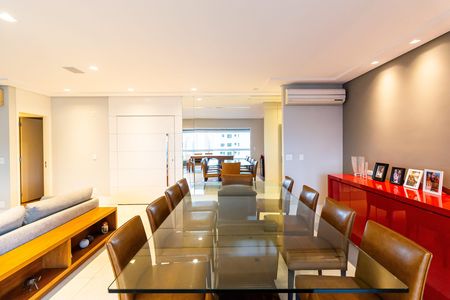Apartamento à venda com 211m², 3 quartos e 4 vagasSala de jantar