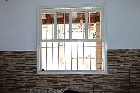 Casa à venda com 90m², 2 quartos e 2 vagasJanela do Quarto 1