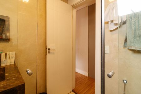 Apartamento à venda com 100m², 3 quartos e 2 vagas Apartamento à venda com 100m², 3 quartos e 2 vagasBanheiro da Suíte