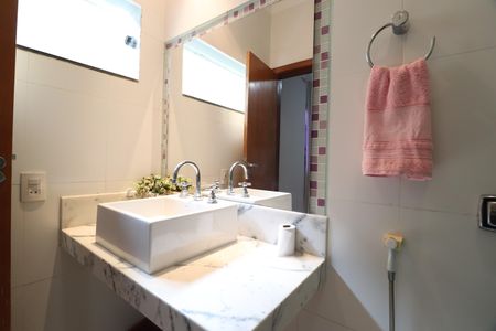 Casa para alugar com 211m², 3 quartos e 2 vagasBanheiro do Quarto 2