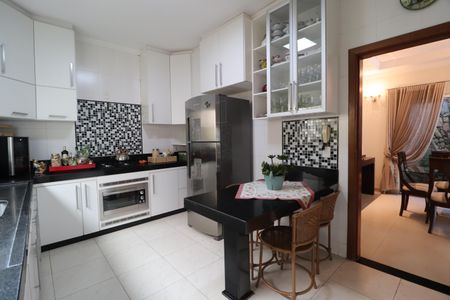 Casa para alugar com 211m², 3 quartos e 2 vagasCozinha