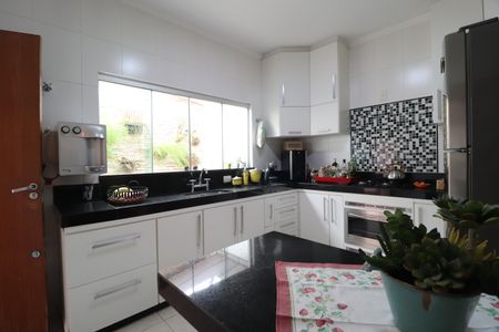 Casa para alugar com 211m², 3 quartos e 2 vagasCozinha