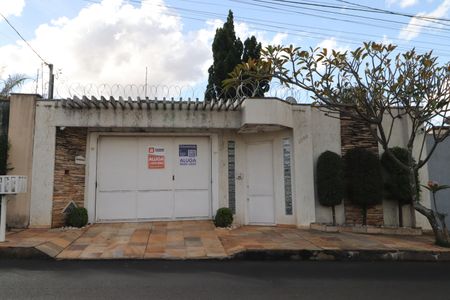 Casa para alugar com 211m², 3 quartos e 2 vagasPlaquinha