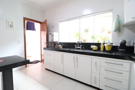 Casa para alugar com 211m², 3 quartos e 2 vagasCozinha