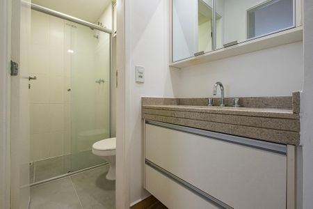 Banheiro de apartamento para alugar com 1 quarto, 37m² em Pinheiros, São Paulo