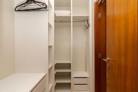 Apartamento para alugar com 42m², 1 quarto e 1 vaga Apartamento para alugar com 42m², 1 quarto e 1 vagaCloset da Suíte