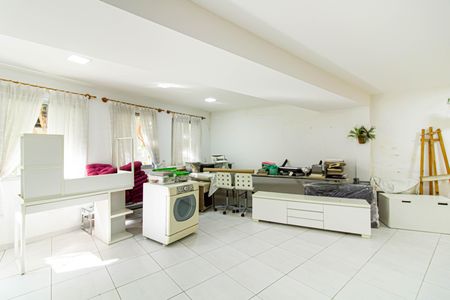 Casa para alugar com 250m², 3 quartos e 2 vagas Casa para alugar com 250m², 3 quartos e 2 vagasSalão