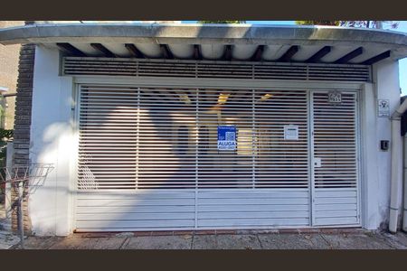 Casa para alugar com 250m², 3 quartos e 2 vagas Casa para alugar com 250m², 3 quartos e 2 vagasFachada + Plaquinha