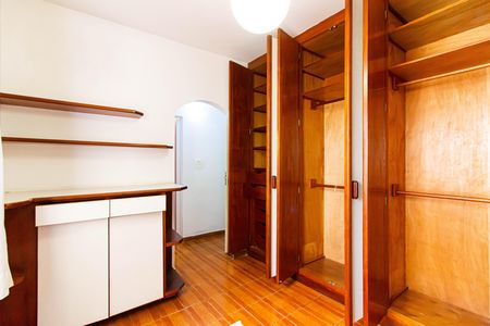 Casa para alugar com 250m², 3 quartos e 2 vagas Casa para alugar com 250m², 3 quartos e 2 vagasSuíte 2