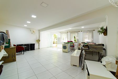 Casa para alugar com 250m², 3 quartos e 2 vagas Casa para alugar com 250m², 3 quartos e 2 vagasSalão