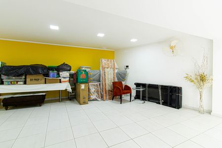 Casa para alugar com 250m², 3 quartos e 2 vagas Casa para alugar com 250m², 3 quartos e 2 vagasSalão