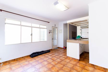 Casa para alugar com 250m², 3 quartos e 2 vagas Casa para alugar com 250m², 3 quartos e 2 vagasSala