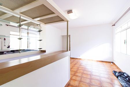 Casa para alugar com 250m², 3 quartos e 2 vagas Casa para alugar com 250m², 3 quartos e 2 vagasSala
