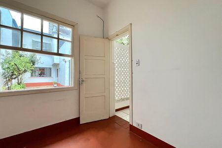 Casa para alugar com 300m², 3 quartos e 2 vagas Casa para alugar com 300m², 3 quartos e 2 vagasQuarto de Serviço
