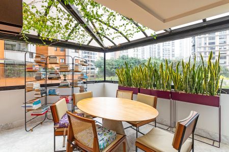 Apartamento à venda com 206m², 3 quartos e 4 vagas