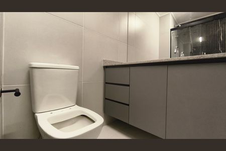 Banheiro de kitnet/studio para alugar com 1 quarto, 23m² em Paraíso, São Paulo