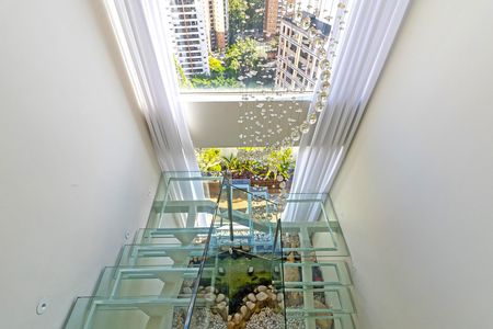 Apartamento à venda com 335m², 3 quartos e 6 vagasEscada