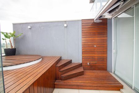 Apartamento para alugar com 100m², 1 quarto e 1 vaga Apartamento para alugar com 100m², 1 quarto e 1 vagaVaranda / Piscina