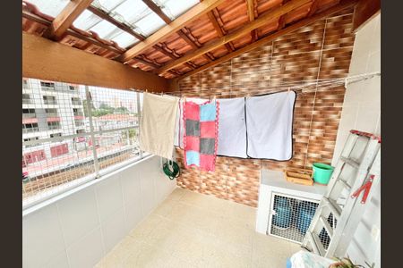 Casa para alugar com 72m², 2 quartos e 1 vaga Casa para alugar com 72m², 2 quartos e 1 vagaVaranda