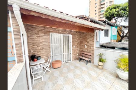 Casa para alugar com 72m², 2 quartos e 1 vaga Casa para alugar com 72m², 2 quartos e 1 vagaQuarto 1 Varanda