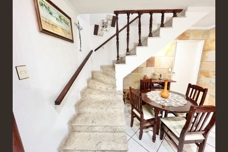 Escada de casa à venda com 2 quartos, 72m² em Vila Pauliceia, São Paulo