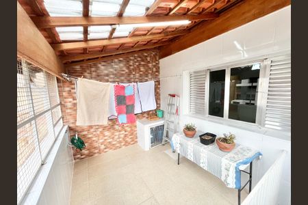 Casa para alugar com 72m², 2 quartos e 1 vaga Casa para alugar com 72m², 2 quartos e 1 vagaVaranda