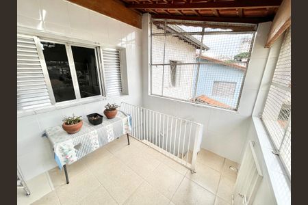 Casa para alugar com 72m², 2 quartos e 1 vaga Casa para alugar com 72m², 2 quartos e 1 vagaVaranda