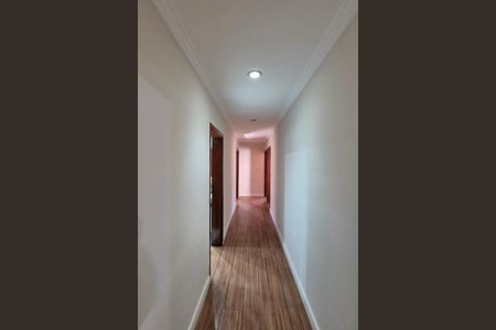Casa para alugar com 250m², 3 quartos e 4 vagasCorredor 