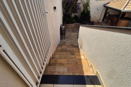 Casa para alugar com 250m², 3 quartos e 4 vagasEscada 