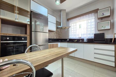 Casa para alugar com 250m², 3 quartos e 4 vagasCozinha 