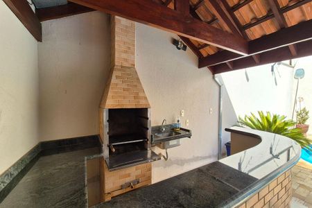 Casa para alugar com 250m², 3 quartos e 4 vagasChurrasqueira da Piscina 