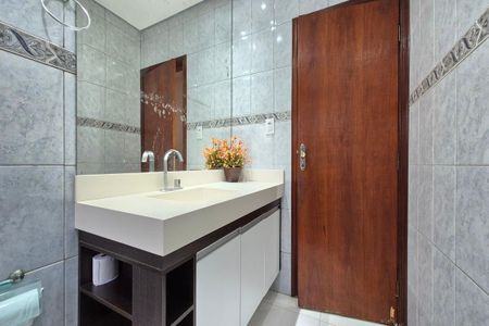 Casa para alugar com 250m², 3 quartos e 4 vagasBanheiro