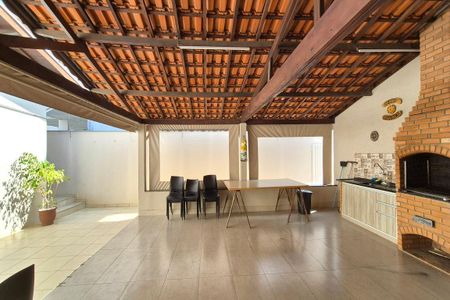Casa para alugar com 250m², 3 quartos e 4 vagasÁrea comum - Churrasqueira
