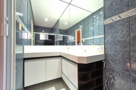 Casa para alugar com 250m², 3 quartos e 4 vagasBanheiro da Suíte