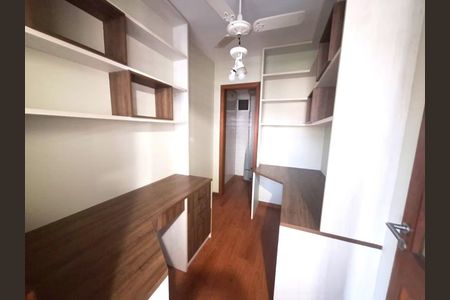 Apartamento à venda com 114m², 3 quartos e 2 vagas Apartamento à venda com 114m², 3 quartos e 2 vagasEscritório