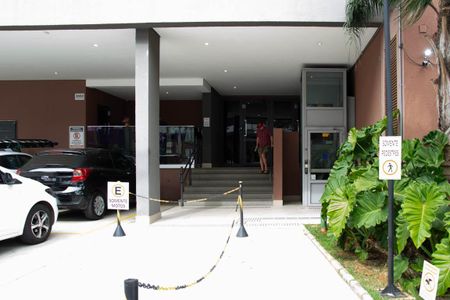 Apartamento à venda com 70m², 2 quartos e 1 vaga Apartamento à venda com 70m², 2 quartos e 1 vagaFachada