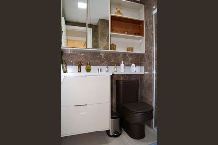 Apartamento à venda com 70m², 2 quartos e 1 vaga Apartamento à venda com 70m², 2 quartos e 1 vagaBanheiro da Suíte