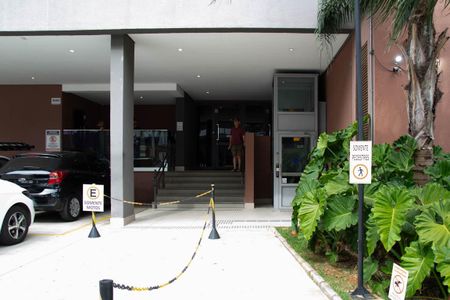 Apartamento à venda com 70m², 2 quartos e 1 vaga Apartamento à venda com 70m², 2 quartos e 1 vagaFachada