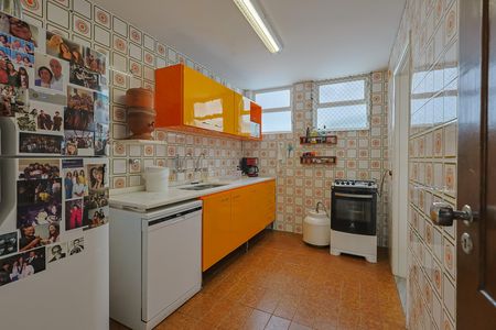 Apartamento para alugar com 191m², 4 quartos e 1 vaga
