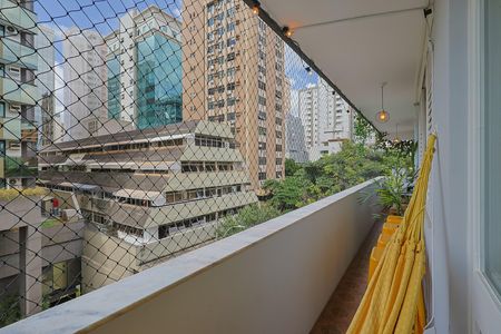 Apartamento para alugar com 191m², 4 quartos e 1 vaga