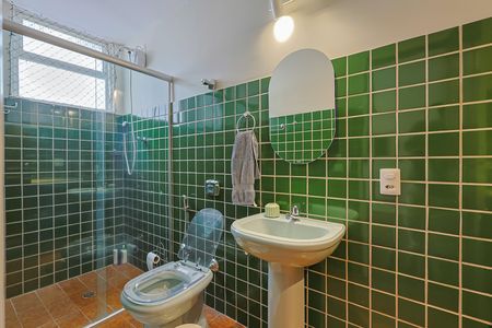 Apartamento para alugar com 191m², 4 quartos e 1 vaga