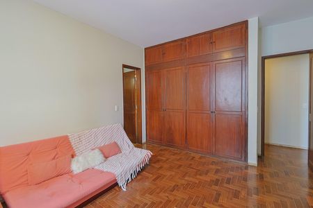 Apartamento para alugar com 191m², 4 quartos e 1 vaga