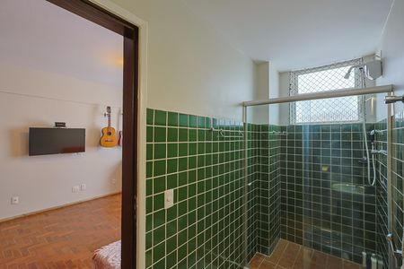 Apartamento para alugar com 191m², 4 quartos e 1 vaga