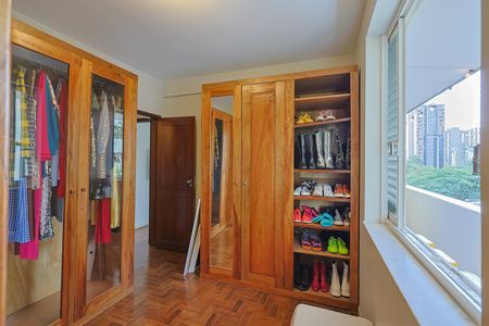 Apartamento para alugar com 191m², 4 quartos e 1 vaga